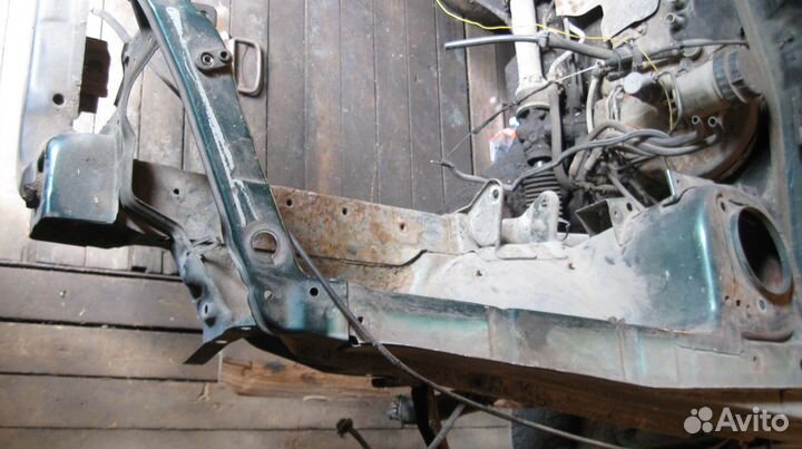 Передняя часть кузова Volvo S40