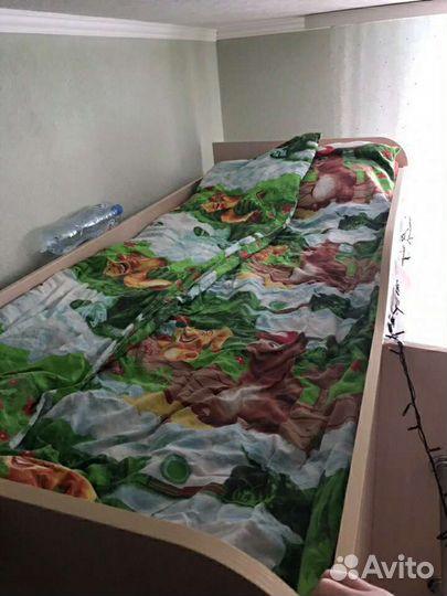 Стол, кровать чердак, шкаф для ребенка