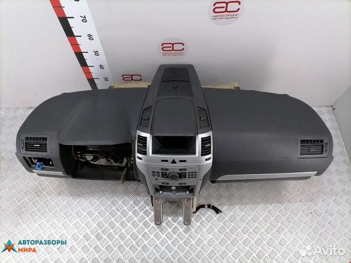 Панель передняя салона (торпедо) Opel Zafira