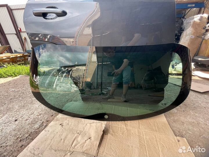 Стекло крышки багажника Хендай Туксон 3 TL
