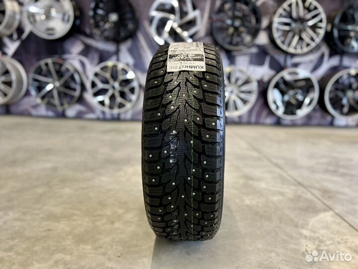 Kumho WinterCraft Ice Wi32 235/45 R18 98T