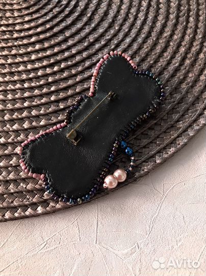 Брошь ручной работы Стрекоза из бисера