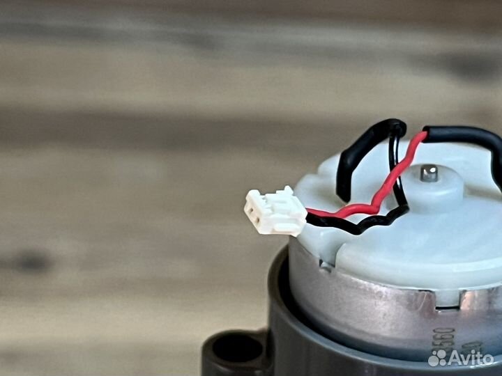 Мотор боковой щетки левый (L) iLife A4s