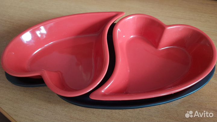 Тарелки керамические в форме сердец на подставке