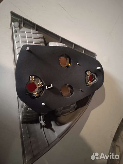 Фонарь задний левый, правый тойота королла 00-06г