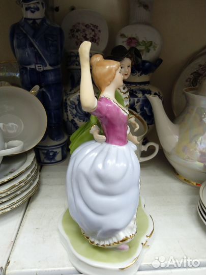 Статуэтка фарфор