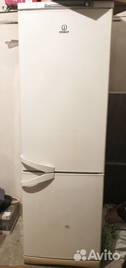Холодильник бу indesit