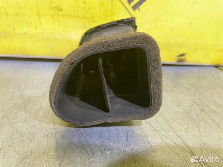 Дефлектор воздушный правый Opel Astra J 2010