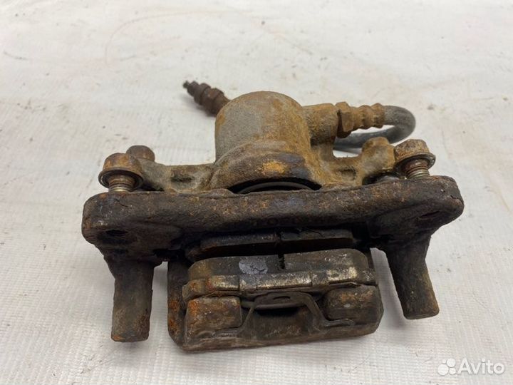 Суппорт тормозной задний левый Mitsubishi Lancer 9