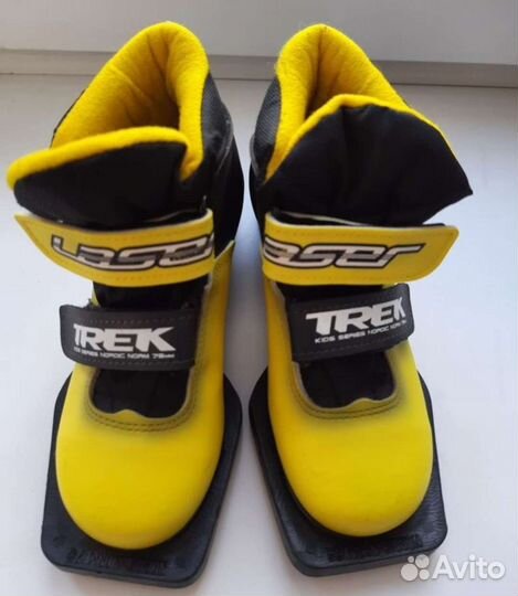 Лыжные ботинки и лыжи