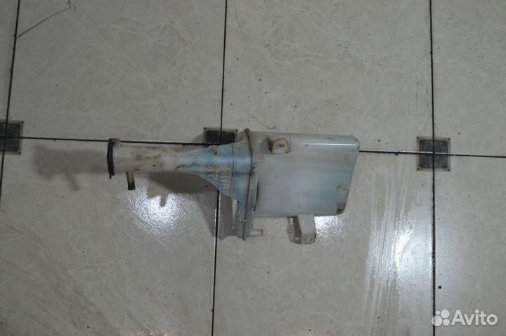 Бачок омывателя Toyota Yaris