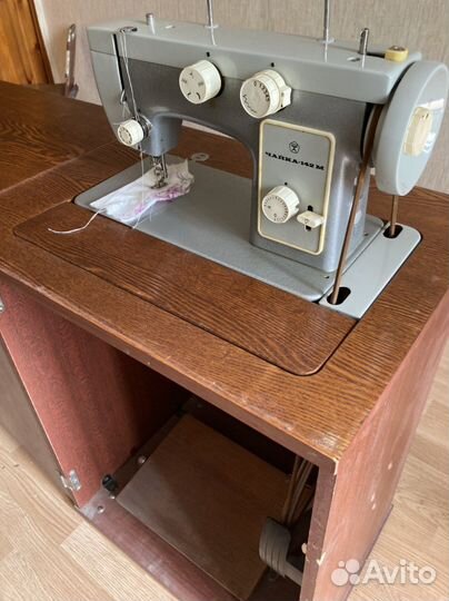 Швейная машина Чайка 142