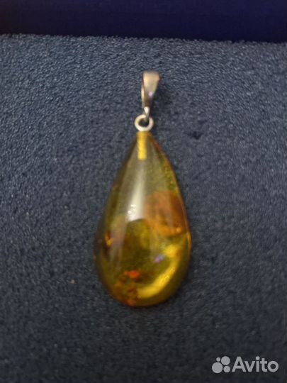 Кулон с янтарем