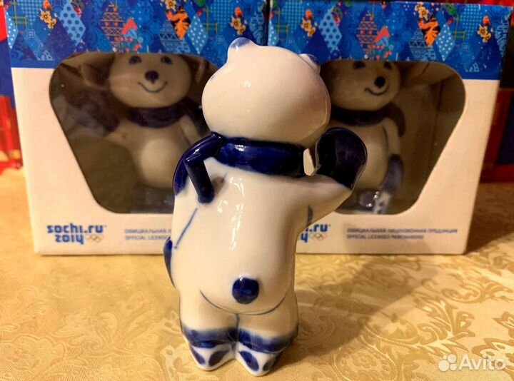Мишка Хоккеист. Гжель Фарфор. Олимпиада Сочи 2014