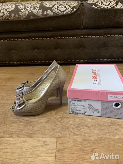 Босоножки, туфли летние бежевые