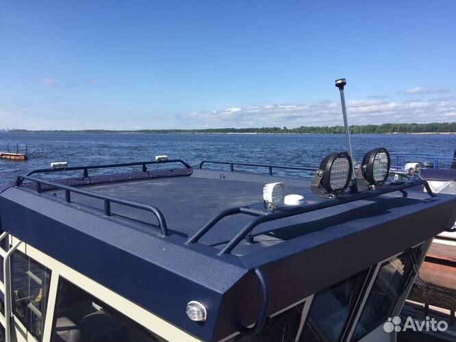 Кабинный катер с мотором Mercury F 200