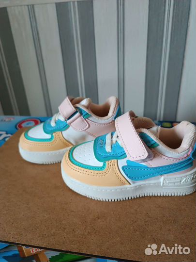 Кроссовки детские
