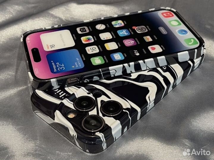 Чехол на iPhone 14 про