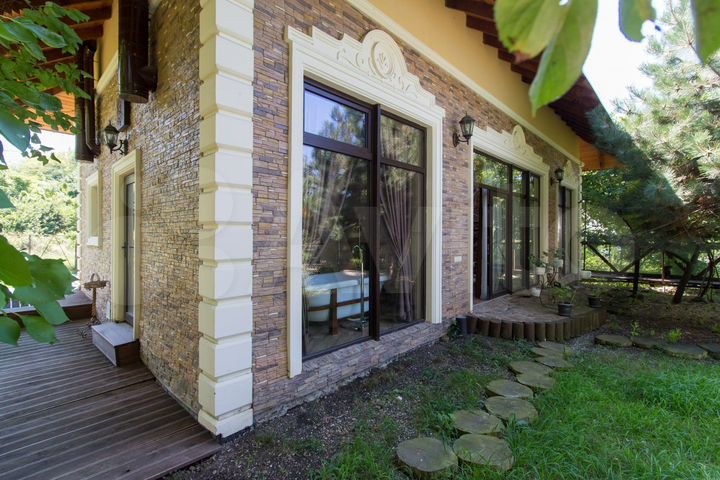 Дом 700 м² на участке 16 сот.