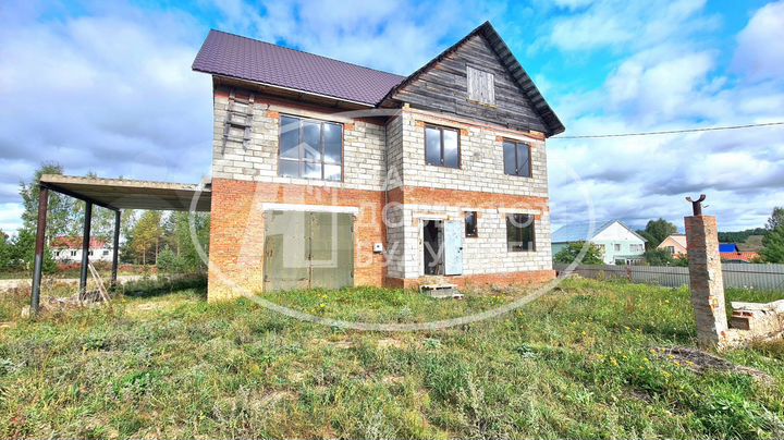 Дом 271,7 м² на участке 18,3 сот.