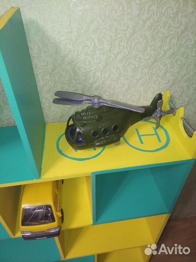 Гараж для игрушек