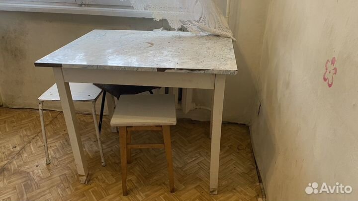 Кухонный стол