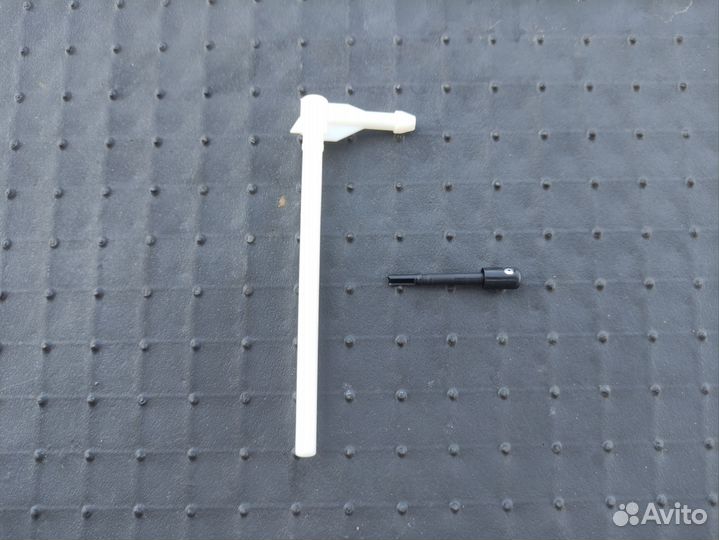 Распылитель на заднее стекло VW Golf 3