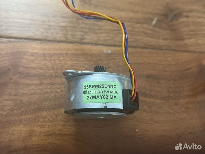 Шаговый двигатель