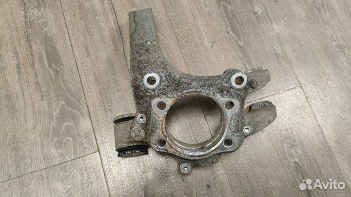 Кулак поворотный задний правый Audi A8 D3 6.0 BHT