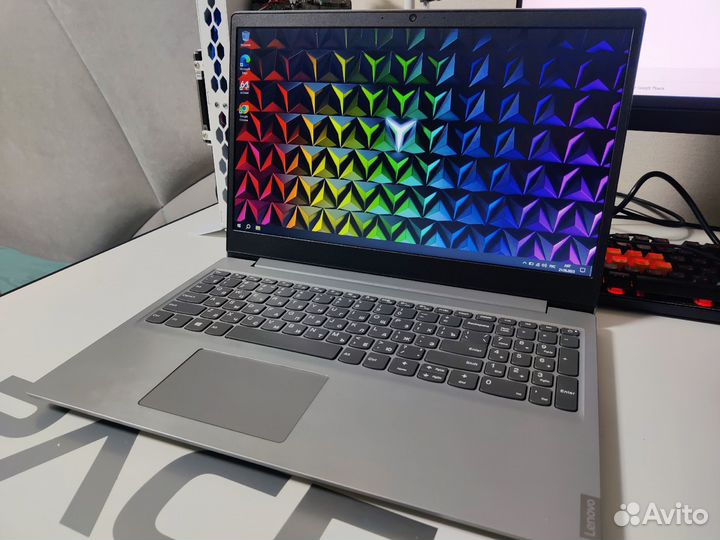 Lenovo Ryzen 3/ Vega3 2gb/ 8gb/ 256+ FHD+ Гарантия