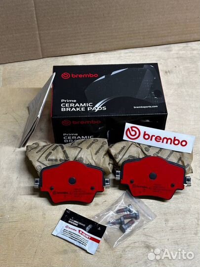 Колодки тормозные передние Brembo P06093