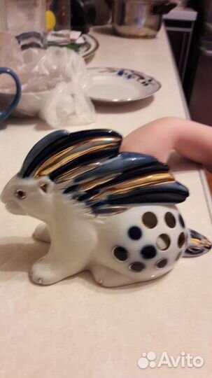 Фарфоровая статуэтка 