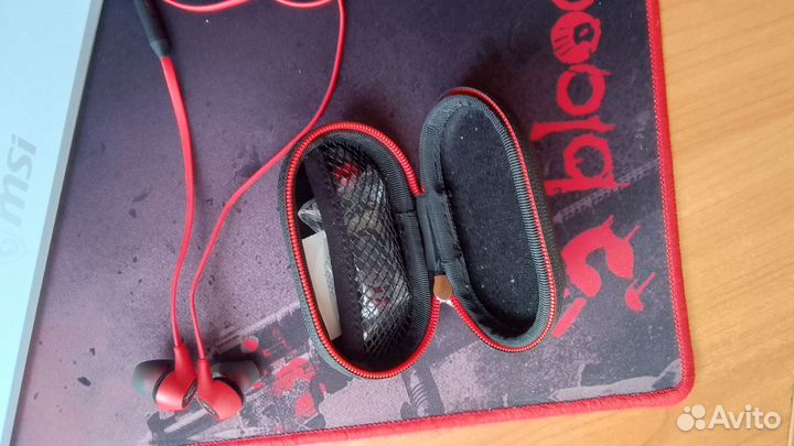 Продам наушники HyperX