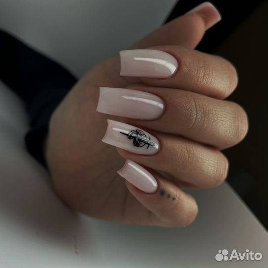 Маникюр в самом центре города