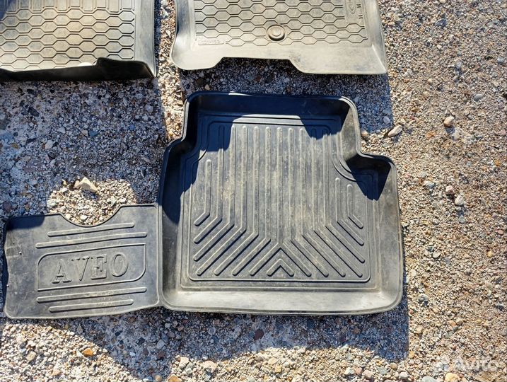 Продам комплект автомобильных ковриков Авео т250