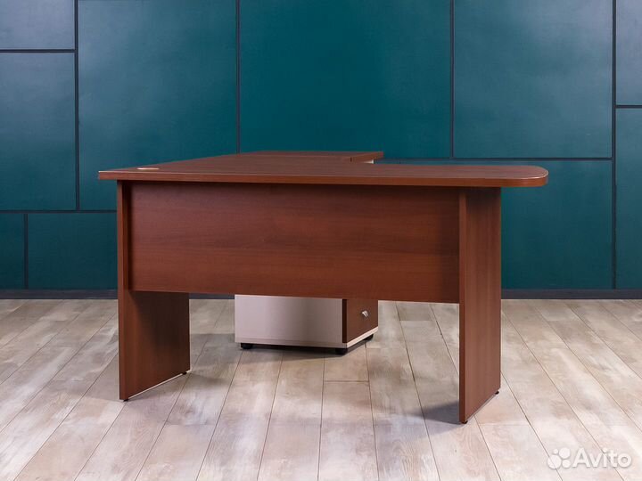 Стол с тумбой