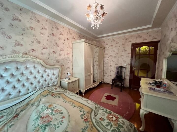 4-к. квартира, 180 м², 3/9 эт.