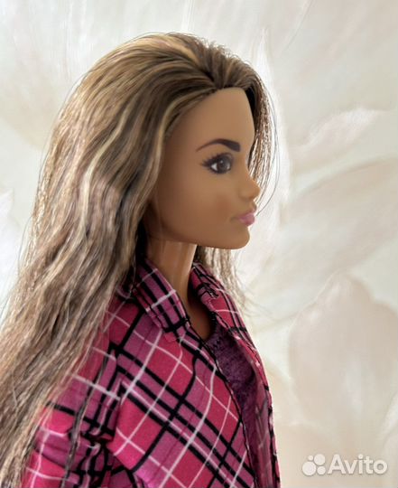 Кукла Barbie mtm Скейтбордистка (йога)