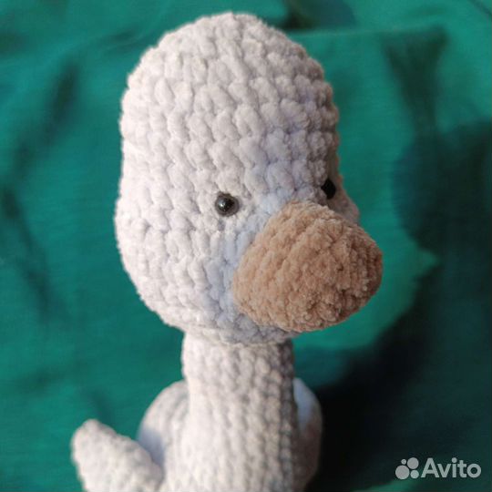 Вязаная игрушка Утëнок (из плюшевый пряжи)