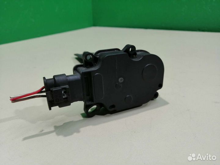 Моторчик привода жалюзи Форд Фокус 3 Куга