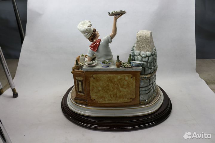 Статуэтка из фарфора Повар