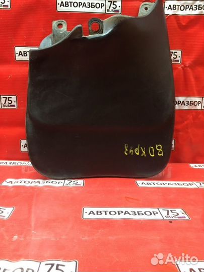 Брызговик передний правый Toyota Land Cruiser