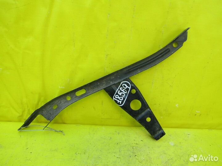 Кронштейн замка Toyota Hilux 10-15г 18569