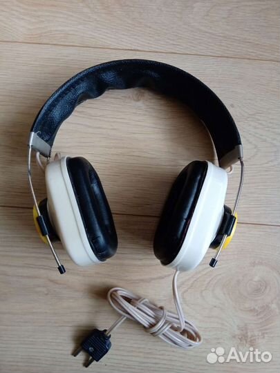 Наушники ретро