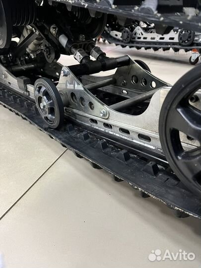 Снегоход Yamaha Apex