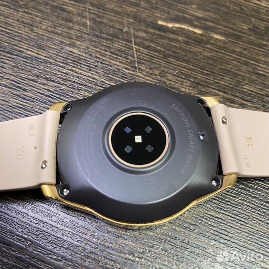 Смарт-часы Samsung Galaxy Watch (42mm) SM-R810