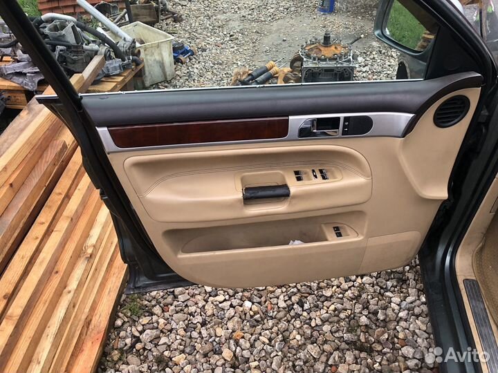 Обшивка (карта) дверей на фольксваген туарег 1