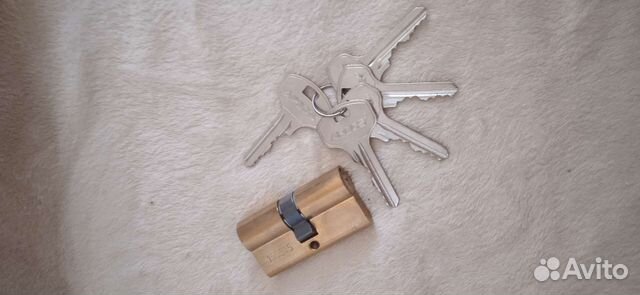 Личинка для замка + 5 ключей