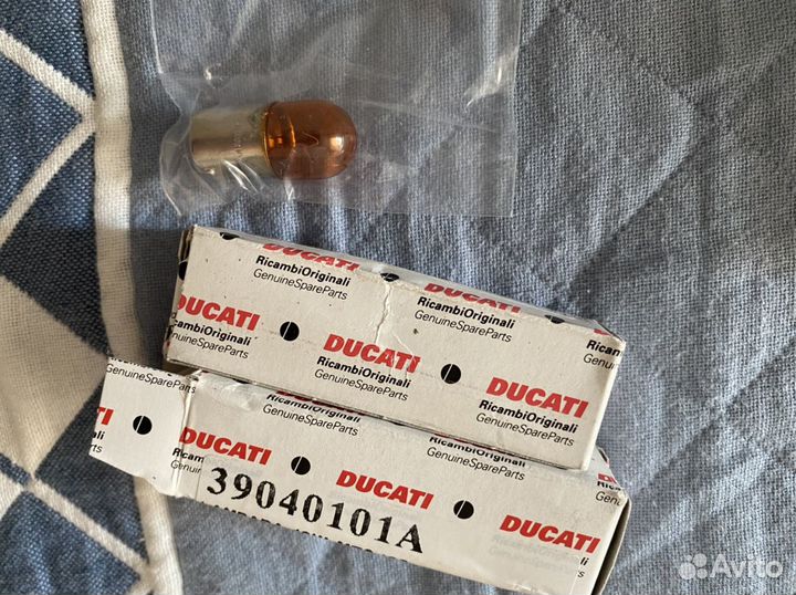 Свечи, поворотник на мотоцикл Ducati