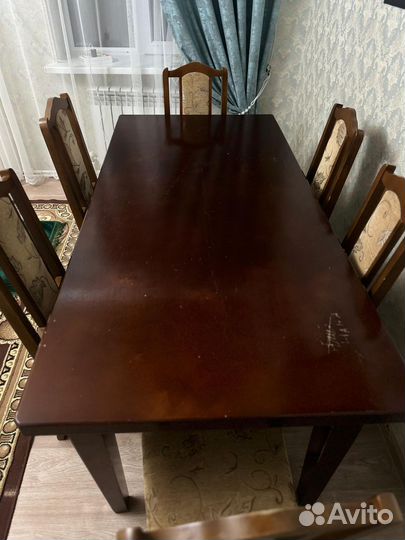 Стол и стулья